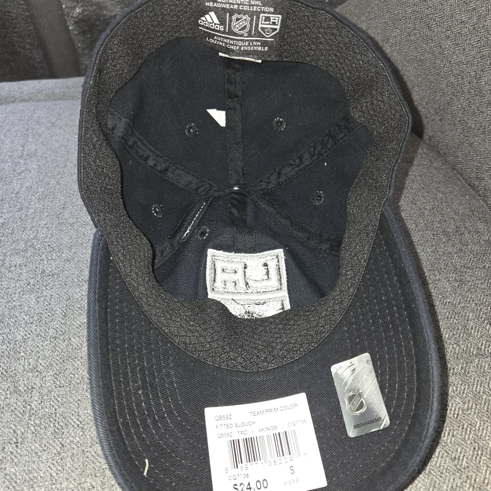 Los Angeles Kings NHL Adidas Team Logo Black Fitted Slouch Cap Hat New - Picture 4 of 7